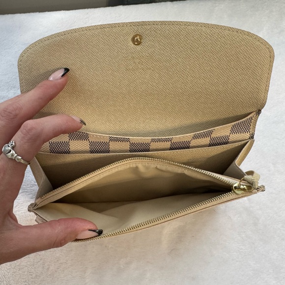 White checkered, Louis Vuitton wallet - Picture 7 of 8